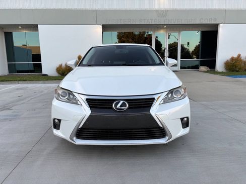 Used 2016 Lexus CT 200h w/ Navigation Package FWD image 2