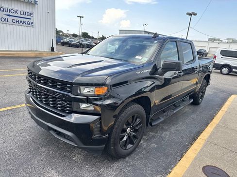 Used 2019 Chevrolet Silverado 1500 Custom w/ Custom Value Package RWD image 3