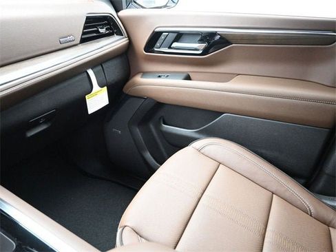 New 2026 Chevrolet Suburban High Country image 30