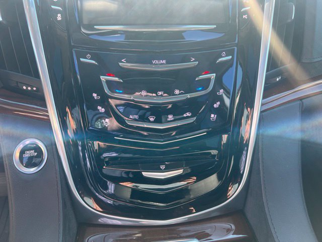 Used 2020 Cadillac Escalade Luxury AWD/4WD image 10