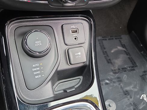 Used 2021 Jeep Compass Limited AWD/4WD image 29