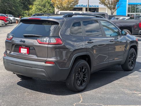 Used 2023 Jeep Cherokee Altitude Lux image 4