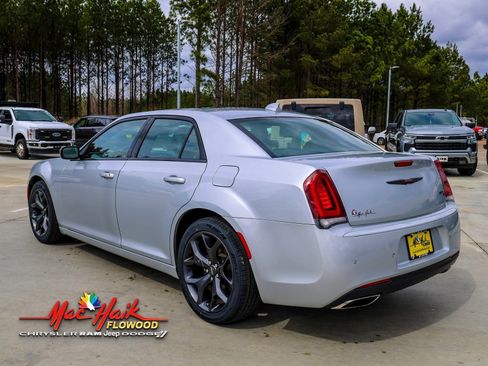 Used 2023 Chrysler 300 S image 5