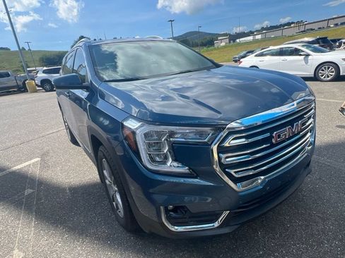 Used 2024 GMC Terrain SLT AWD/4WD image 3