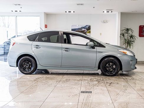 Used 2015 Toyota Prius Three image 9