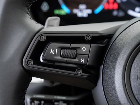 Used 2025 Porsche Cayenne image 14