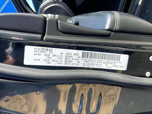 Used 2019 Jeep Grand Cherokee Laredo RWD image 36