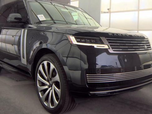 Certified 2025 Land Rover Range Rover SV AWD/4WD image 4