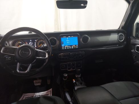 Used 2019 Jeep Wrangler Unlimited Sahara w/ Uconnect 4C Nav & Sound Group AWD/4WD image 10