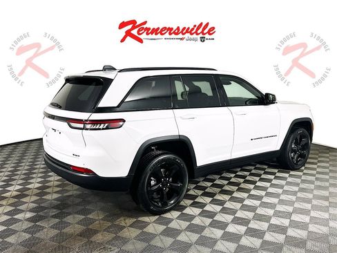 New 2025 Jeep Grand Cherokee Altitude image 7