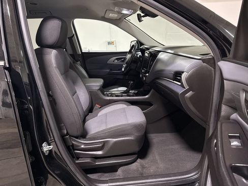 Used 2019 Chevrolet Traverse LT FWD image 21