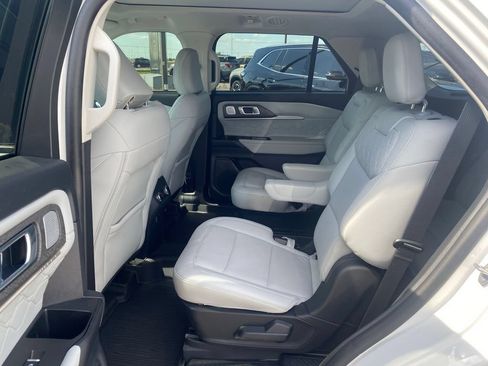 Used 2025 Ford Explorer Platinum w/ Ultimate Package AWD/4WD image 12