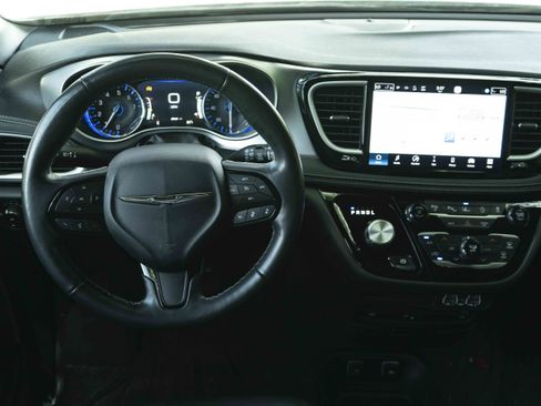 Used 2021 Chrysler Pacifica Touring-L w/ Uconnect Theater Family Group FWD image 20