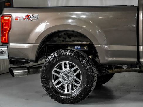 Used 2017 Ford F250 XLT w/ XLT Premium Package AWD/4WD image 6