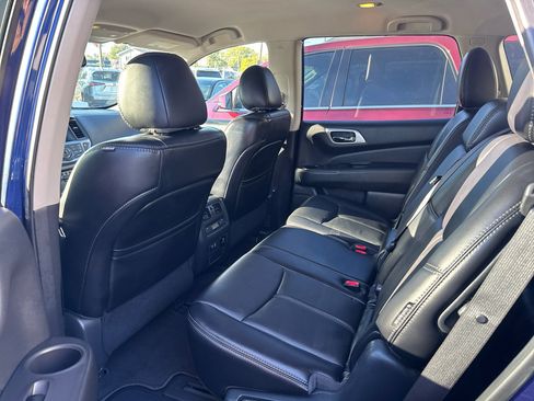 Used 2020 Nissan Pathfinder SL image 5