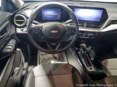 Used 2024 Chevrolet Trax LT image 16