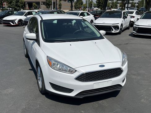 Used 2018 Ford Focus SE FWD image 4
