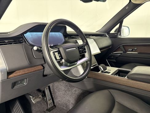 Used 2024 Land Rover Range Rover Long Wheelbase SE AWD/4WD image 4