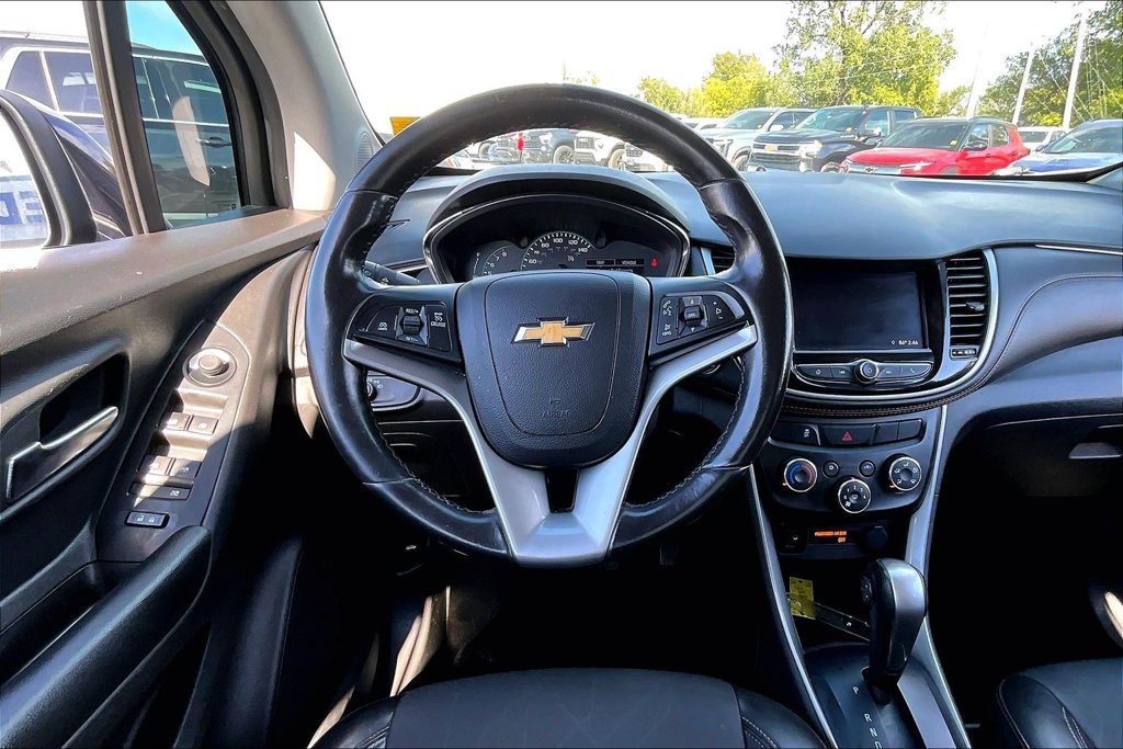 Used 2022 Chevrolet Trax LT w/ LT Convenience Package FWD image 14