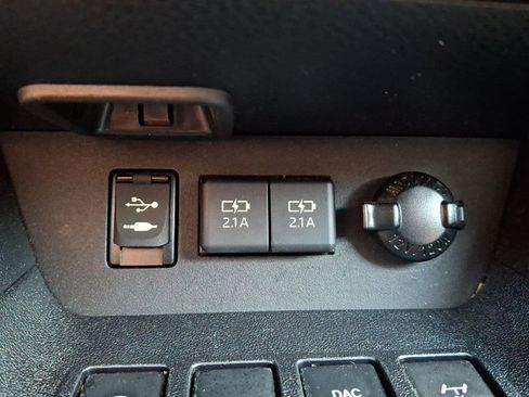 Used 2019 Toyota Highlander SE AWD/4WD image 29