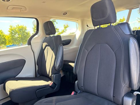Used 2022 Chrysler Voyager LX FWD image 26