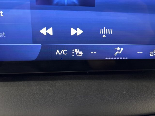 Used 2025 Buick Enclave Avenir w/ Super Cruise Package AWD/4WD image 30