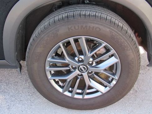 Used 2024 Nissan Rogue S AWD/4WD image 15