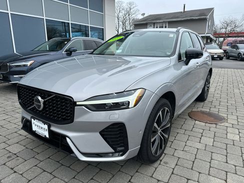 Used 2023 Volvo XC60 B5 Plus w/ Climate Package AWD/4WD image 4