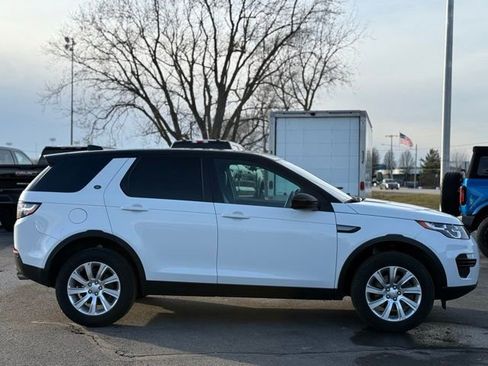 Used 2018 Land Rover Discovery Sport SE image 34