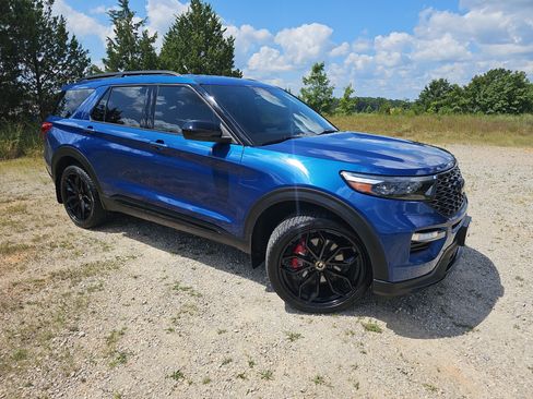 Used 2022 Ford Explorer ST w/ ST Street Pack AWD/4WD image 2