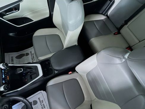 Used 2023 Toyota RAV4 XLE Premium image 22