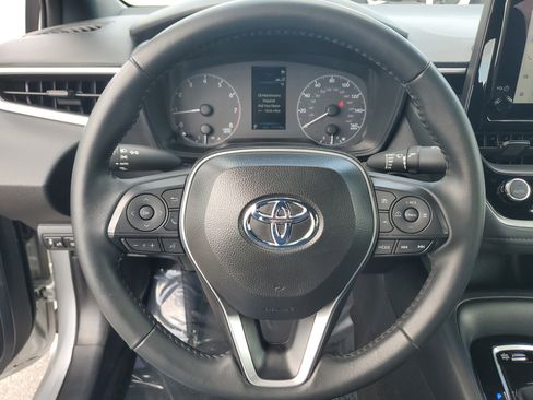 Used 2025 Toyota Corolla SE image 18
