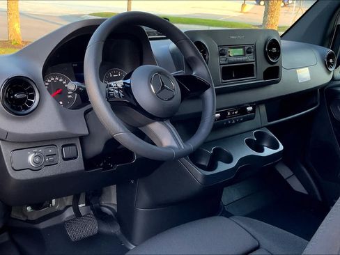 Certified 2025 Mercedes-Benz Sprinter 2500 image 9