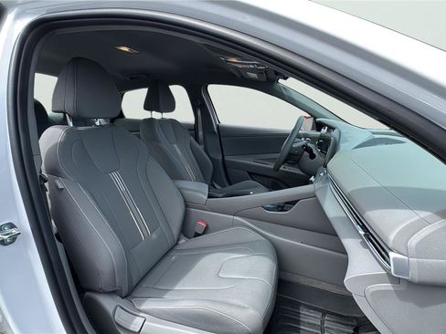 Used 2024 Hyundai Elantra SEL FWD image 21