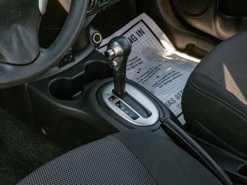 Used 2017 Nissan Versa SV FWD image 14