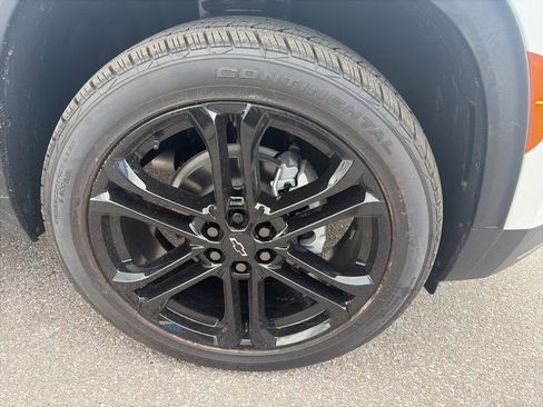 Used 2026 Chevrolet Traverse LT image 9