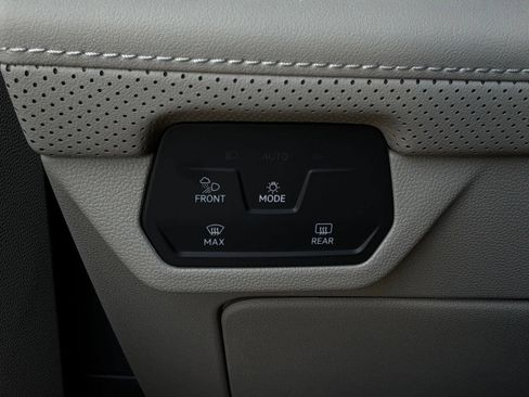 Used 2026 Volkswagen Atlas SE FWD image 24