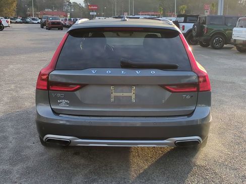 Used 2020 Volvo V90 T6 Cross Country image 5