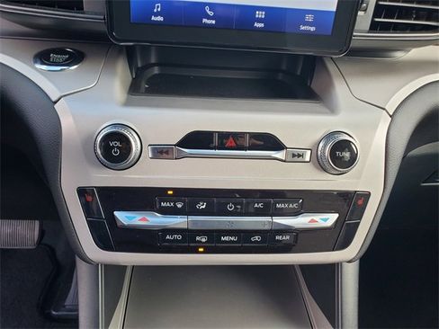 Used 2023 Ford Explorer XLT image 29