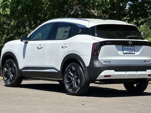 New 2026 Nissan Kicks SR w/ SR Premium Package AWD/4WD image 6