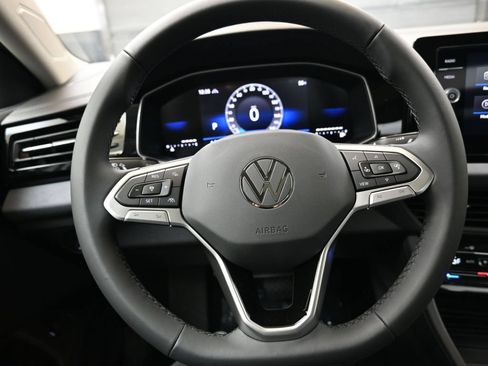 Used 2026 Volkswagen Jetta SE FWD image 24