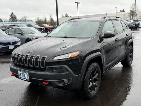 Used 2017 Jeep Cherokee Trailhawk image 4