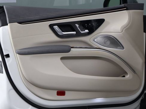 Used 2022 Mercedes-Benz EQS 450+ Sedan image 12