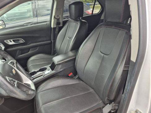 Used 2017 Chevrolet Equinox Premier w/ Enhanced Convenience Package FWD image 2