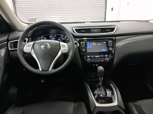 Used 2016 Nissan Rogue SL w/ SL Premium Package image 4