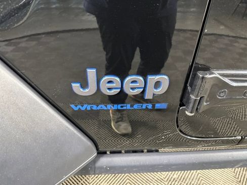 Used 2023 Jeep Wrangler Unlimited w/ Cold Weather Group image 10