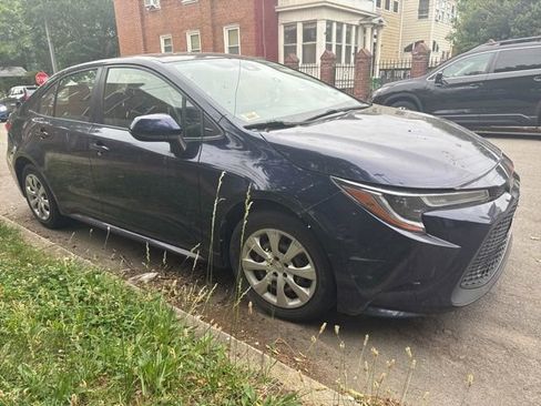 Used 2020 Toyota Corolla LE FWD image 1