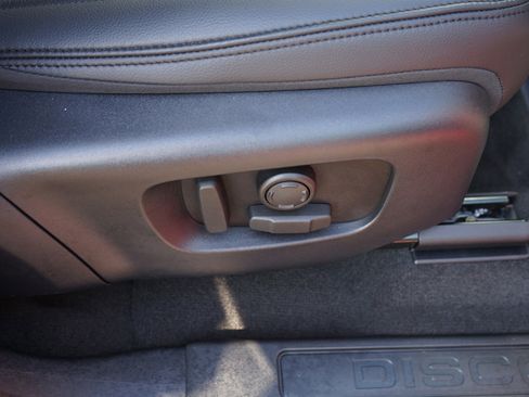 Used 2024 Land Rover Discovery Sport S image 29