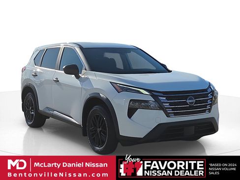 Used 2024 Nissan Rogue S image 1