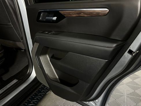 Used 2025 Chevrolet Tahoe Z71 image 32